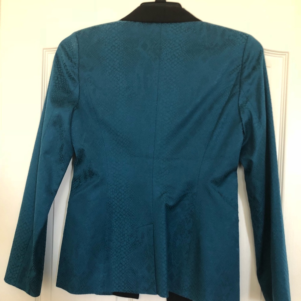 Blazer - Picture 3 of 3
